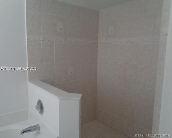 Building Photo - 3013 Woodlands Dr