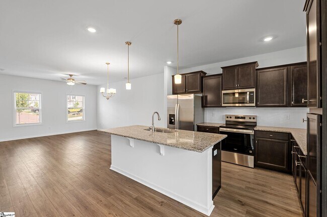 Building Photo - 520 Barbican Pl