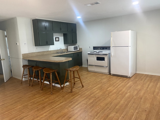 Building Photo - Casita 236