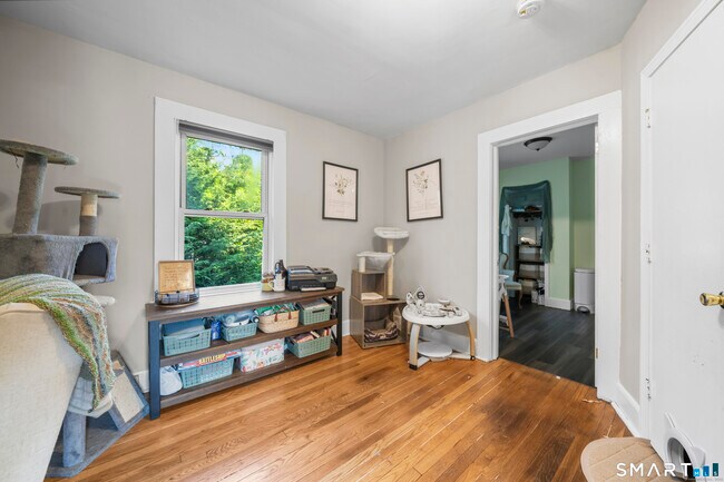 Building Photo - 383 Davis St