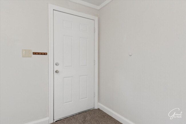 Building Photo - 2 Bedroom-1 Bath-$1200/month