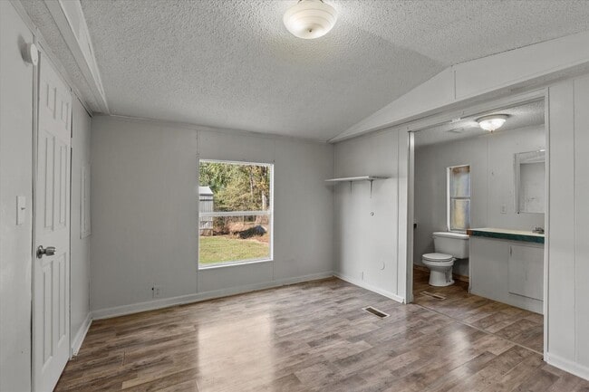 Building Photo - Beautifully Updated 3BR/2BA Trailer in Muscle Shoals – Quiet Country Living