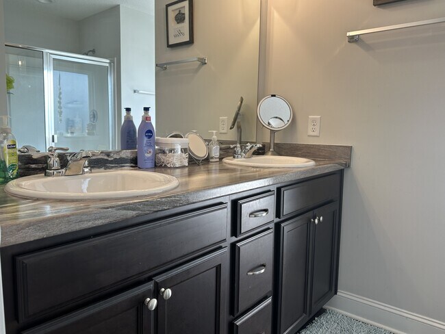 Building Photo - 345 Mcclelland Lp NE