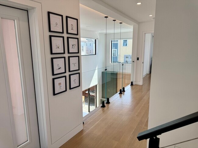 Building Photo - 22 Parker St