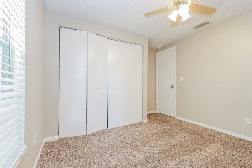 Building Photo - 16314 Caliente Pl