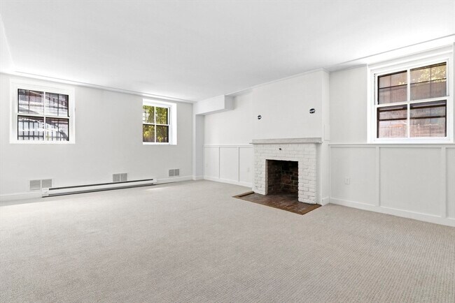 Building Photo - 2 Otis Pl