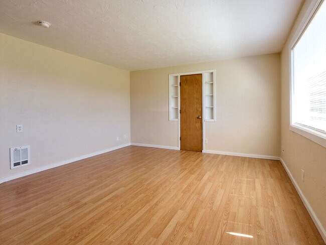 Building Photo - 485 1st St