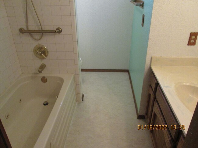 Building Photo - 527 N Washington St