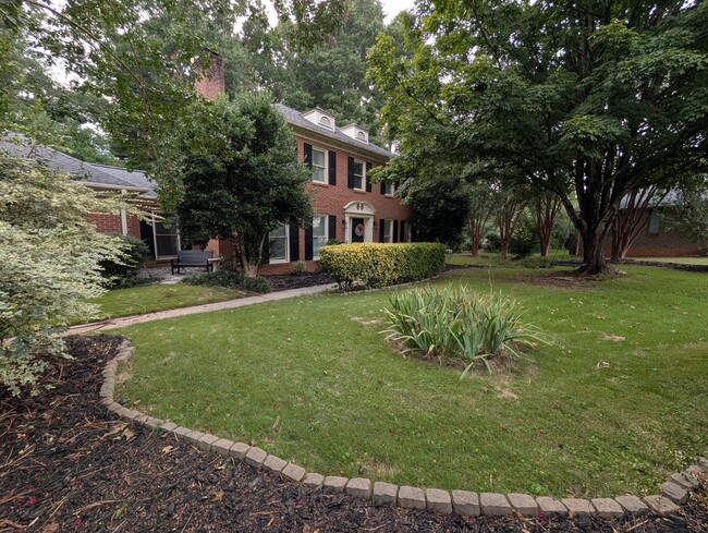 Building Photo - 400 Bradley Ct