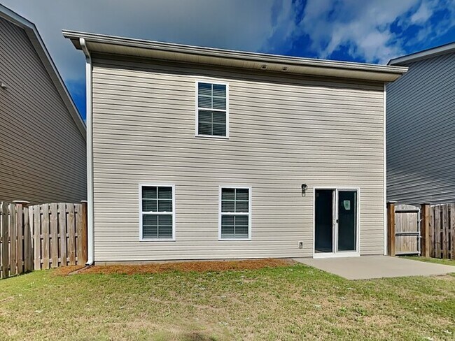 Building Photo - Burnside Farms! Fenced in Backyard! Near U...