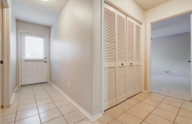 Building Photo - 2631 Woodridge Manor Dr