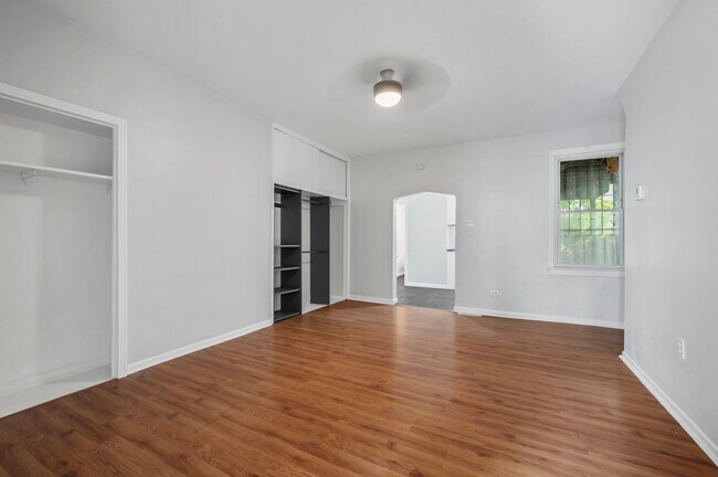 Building Photo - 346 39th St