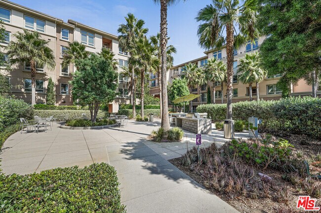 Building Photo - 13080 Pacific Promenade