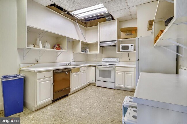 Building Photo - 4201 CATHEDRAL Ave NW