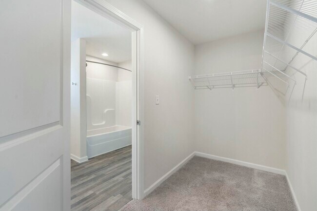 Building Photo - 610 Riverwalk Cir
