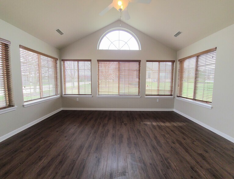 Building Photo - N70W15476 Amberleigh Cir