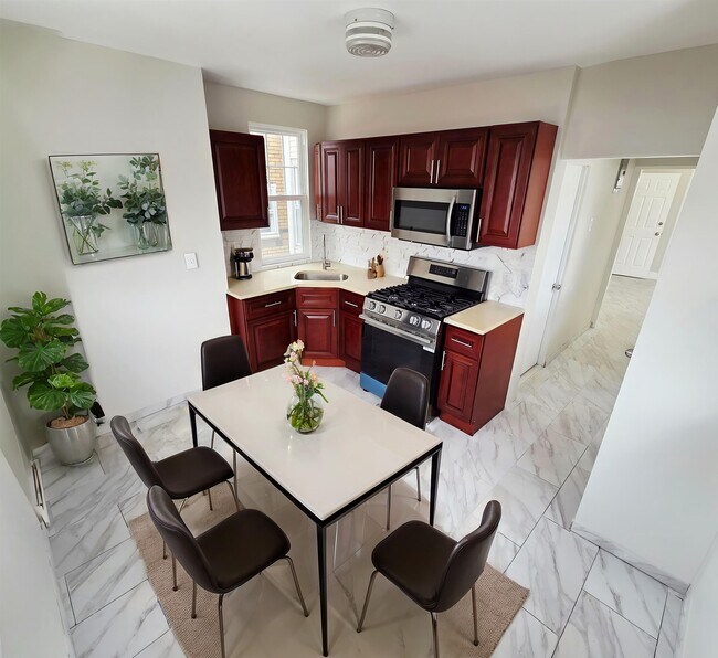 Building Photo - 910 20th St