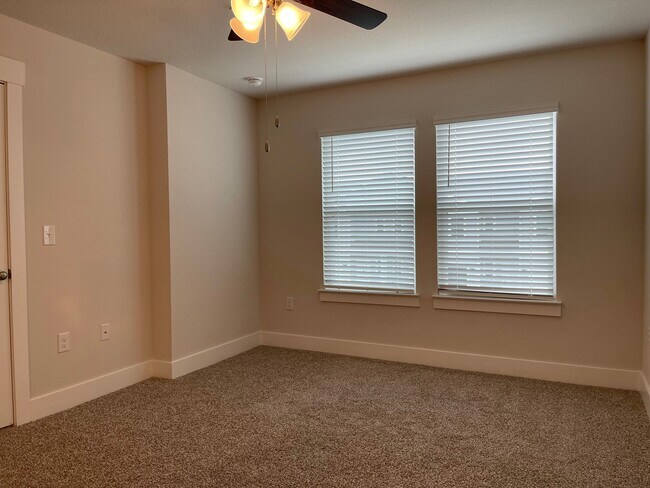 Building Photo - 1630 Iroquois Ct