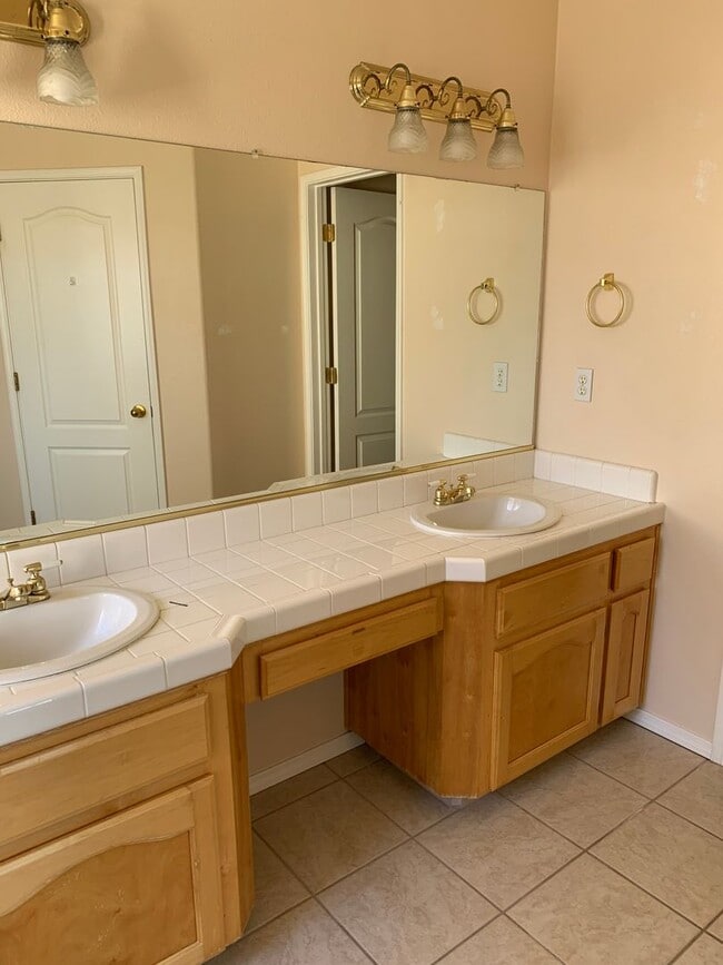 Building Photo - 3 Bedroom 2 Bath Home in Cul-De-Sac