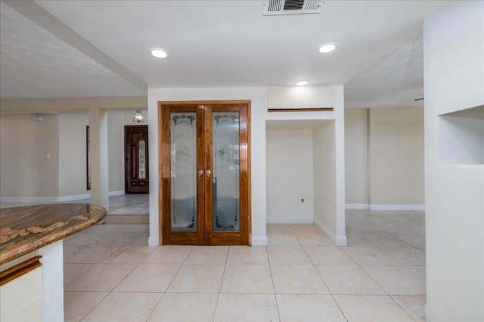 Building Photo - 12575 Deodar Ave