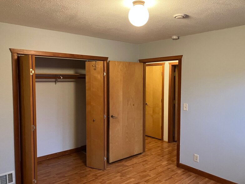 Bedroom 3 - 2094 1/2 Arthur St