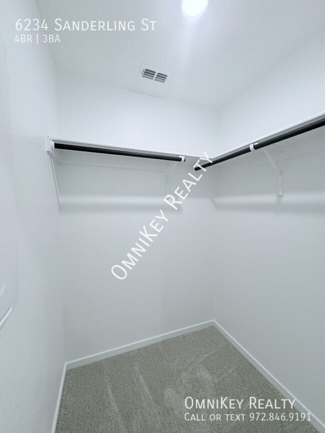 Building Photo - 6234 Sanderling St
