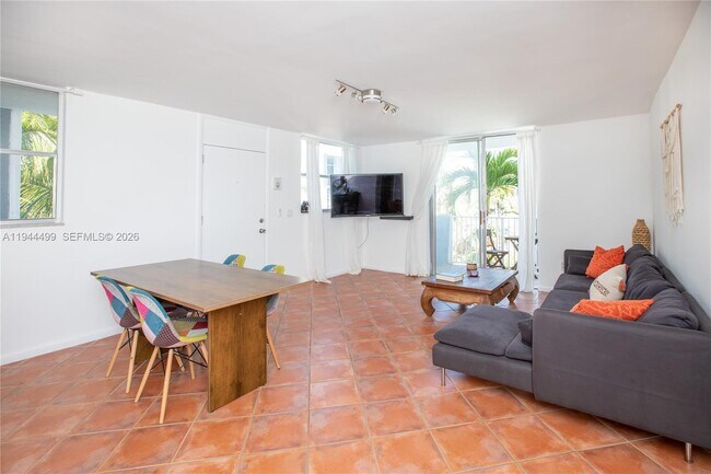 Building Photo - 1801 S Treasure Dr