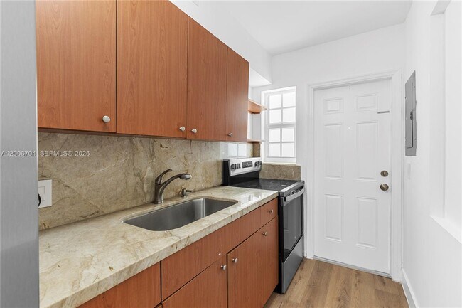 Building Photo - 1450 NE 171 St