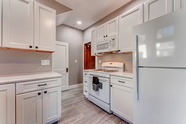 Building Photo - 58 Levels Rd