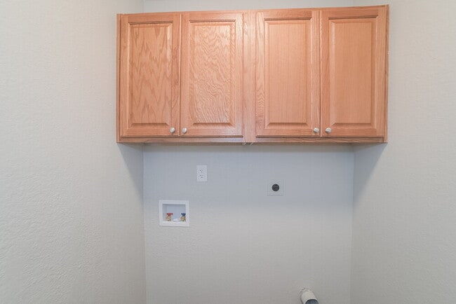 Building Photo - 655 N Rita Ln