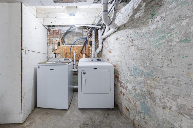 Building Photo - 214 Silver Spring St