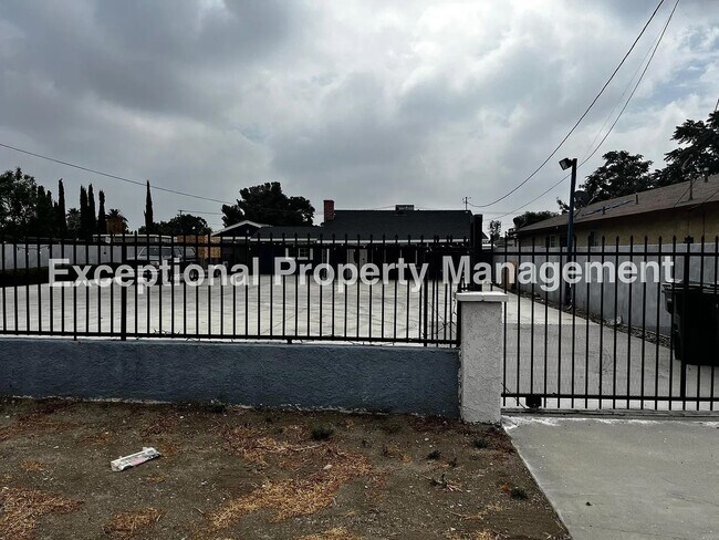 Building Photo - 8047 Laurel Ave