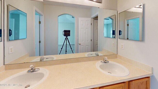 Building Photo - 448 Sherwood Oaks Dr