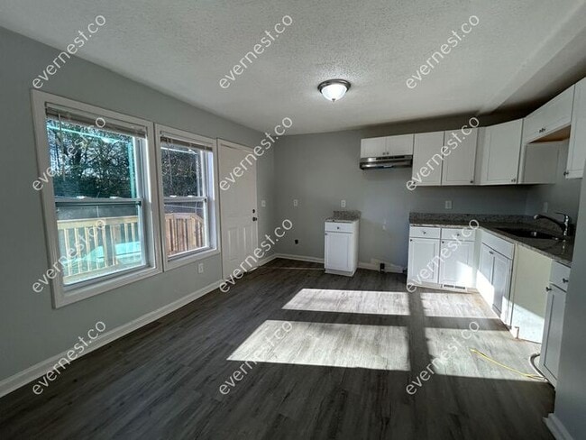 Building Photo - Charming 3-Bedroom, 2-Bathroom Home / Pet-...