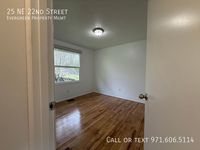 Building Photo - 25 NE 22nd St