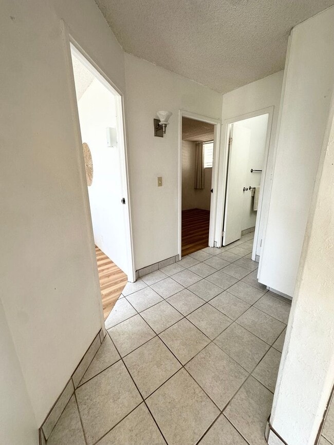 Building Photo - 2br 1bath 2pkg unit at Valleyview Melemanu!