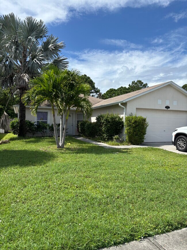 Building Photo - 520 Benton Dr