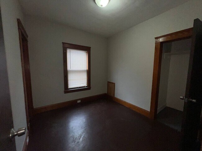 Building Photo - 4091 E 56th St