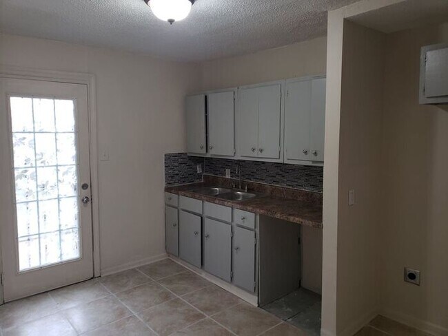 Building Photo - 2066 Farrington St