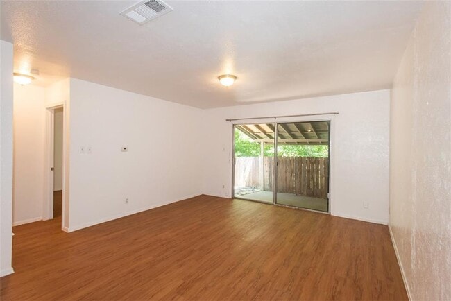 Building Photo - 9007 Little Walnut Pkwy