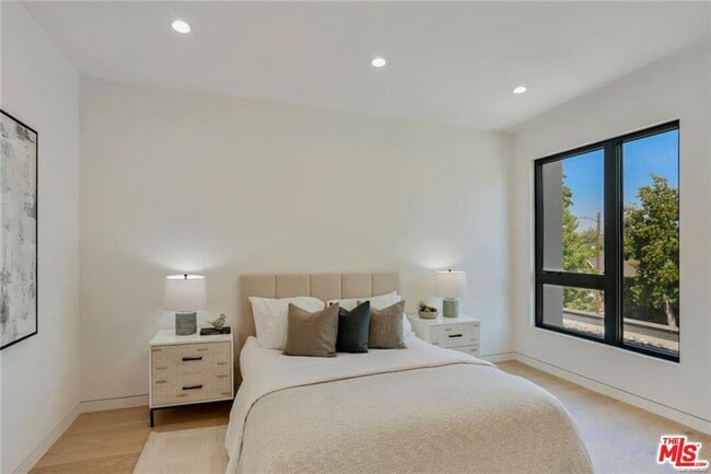 Building Photo - 4939 Petit Ave