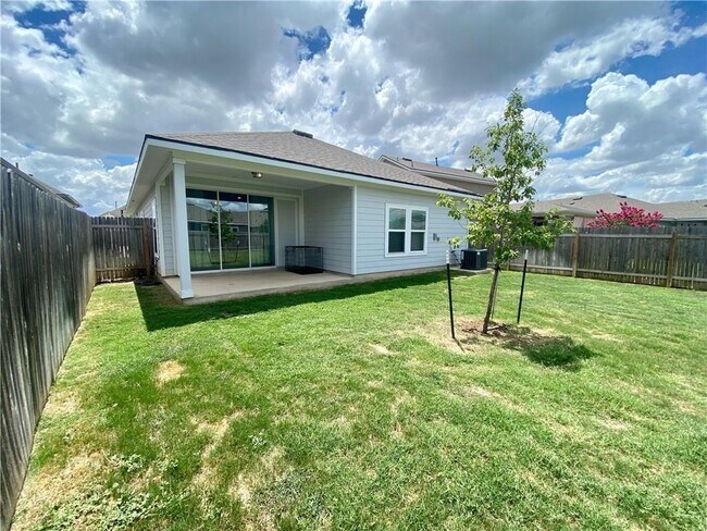Building Photo - 332 Lacey Oak Lp