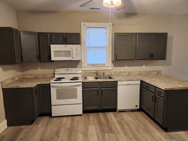 Building Photo - 1214 St James St