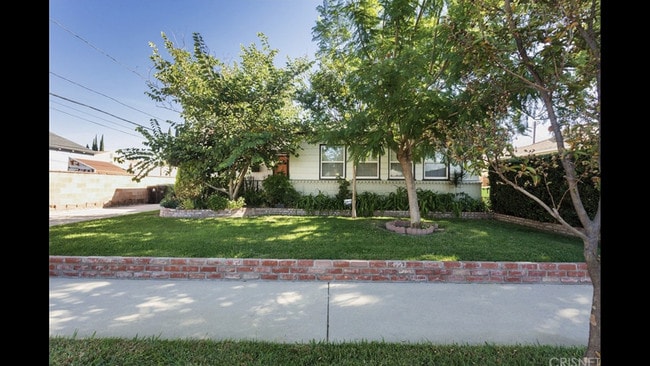 Building Photo - 7344 Topeka Dr