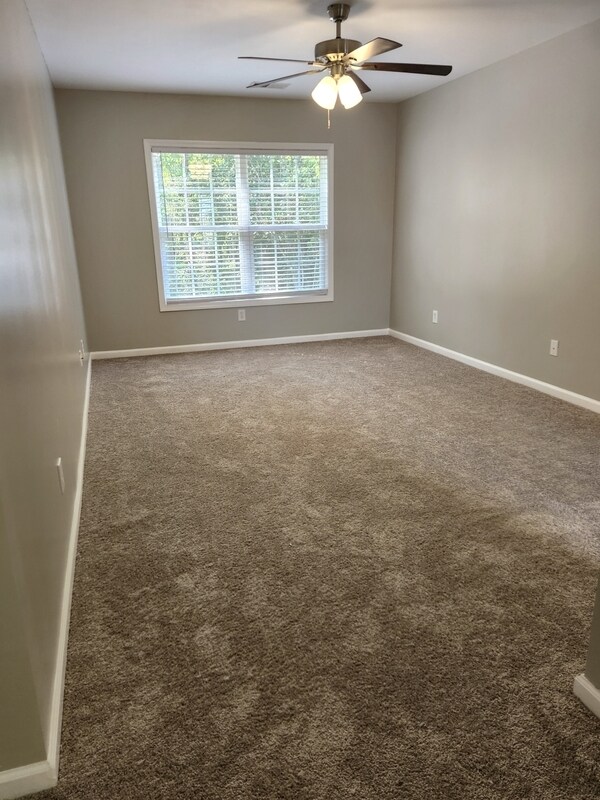 Building Photo - 43 Derby Ln