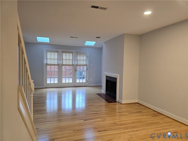 Building Photo - 1308 Maple Ave