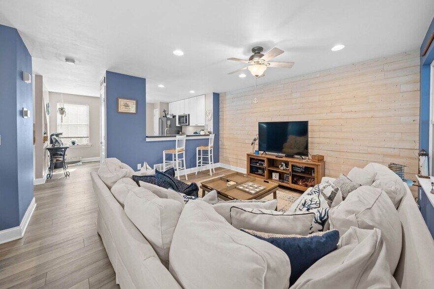 Building Photo - 17293 Queen Anne Way