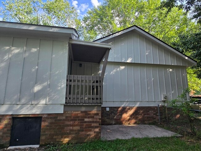 Building Photo - 469 Lawrence Dr