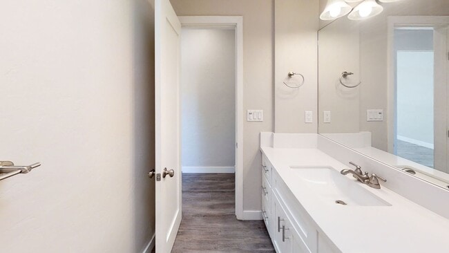 Building Photo - Renovated 3BD/1BA! Great Yard!