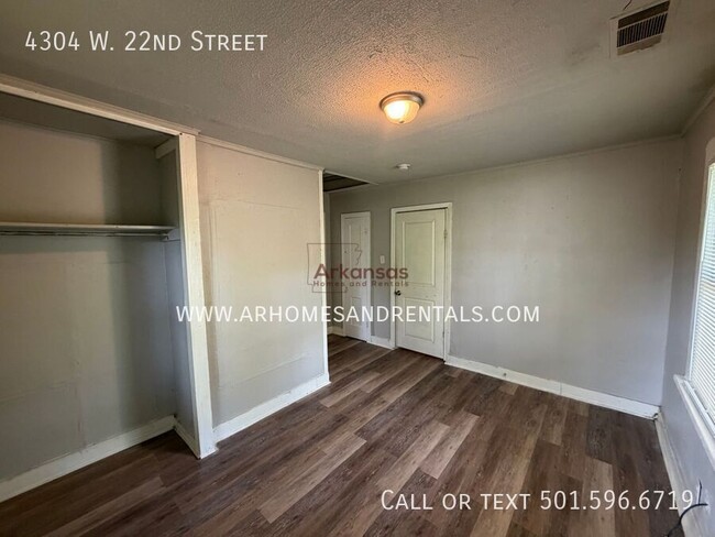 Building Photo - 4304 W 22nd St